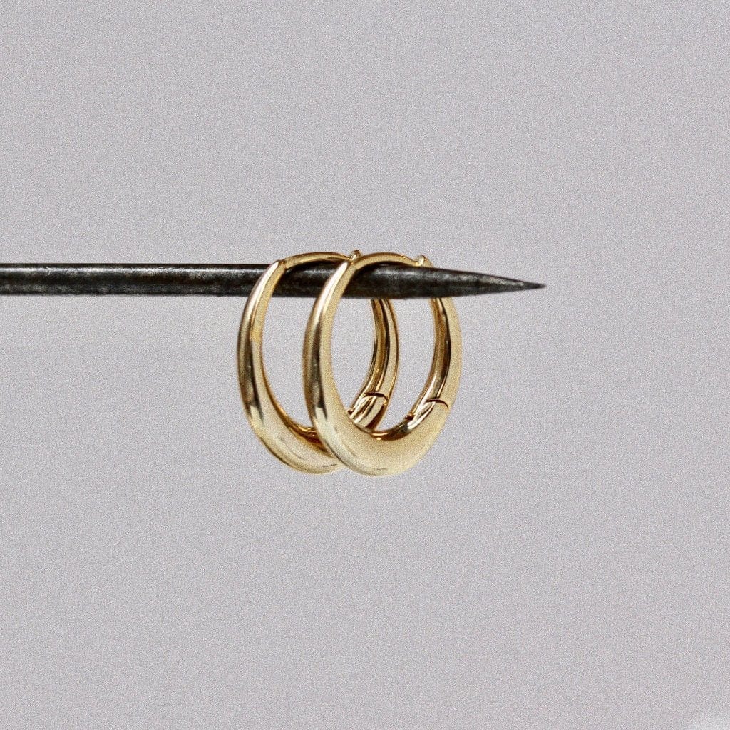 Sleek Gold Oval Hoops