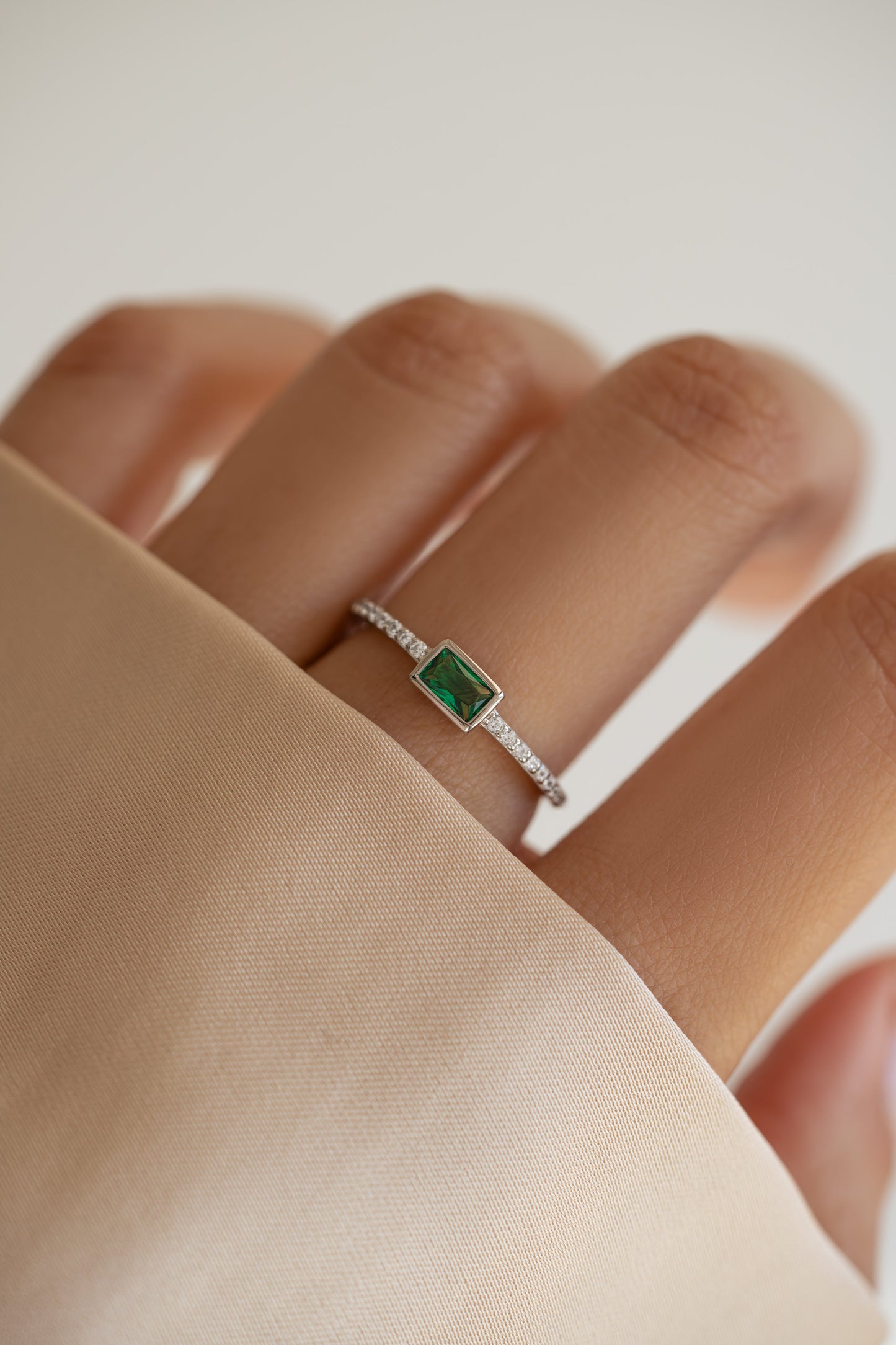 Emerald Baguette Ring w Pavé Band