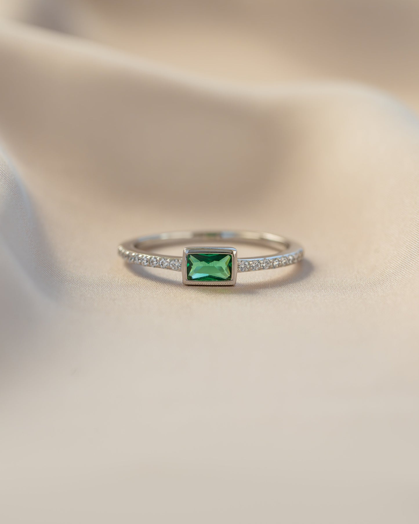 Emerald Baguette Ring w Pavé Band