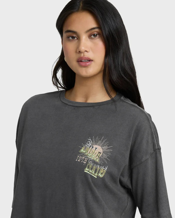SUN CHASING TEE