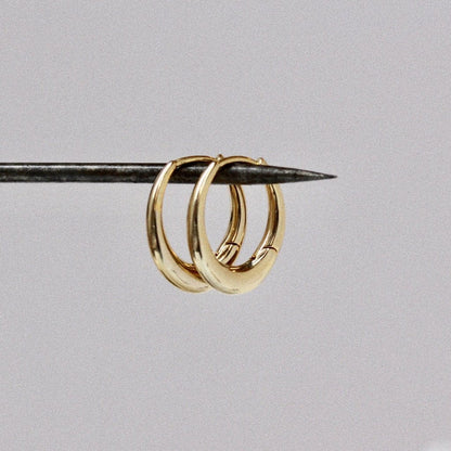 Sleek Gold Oval Hoops