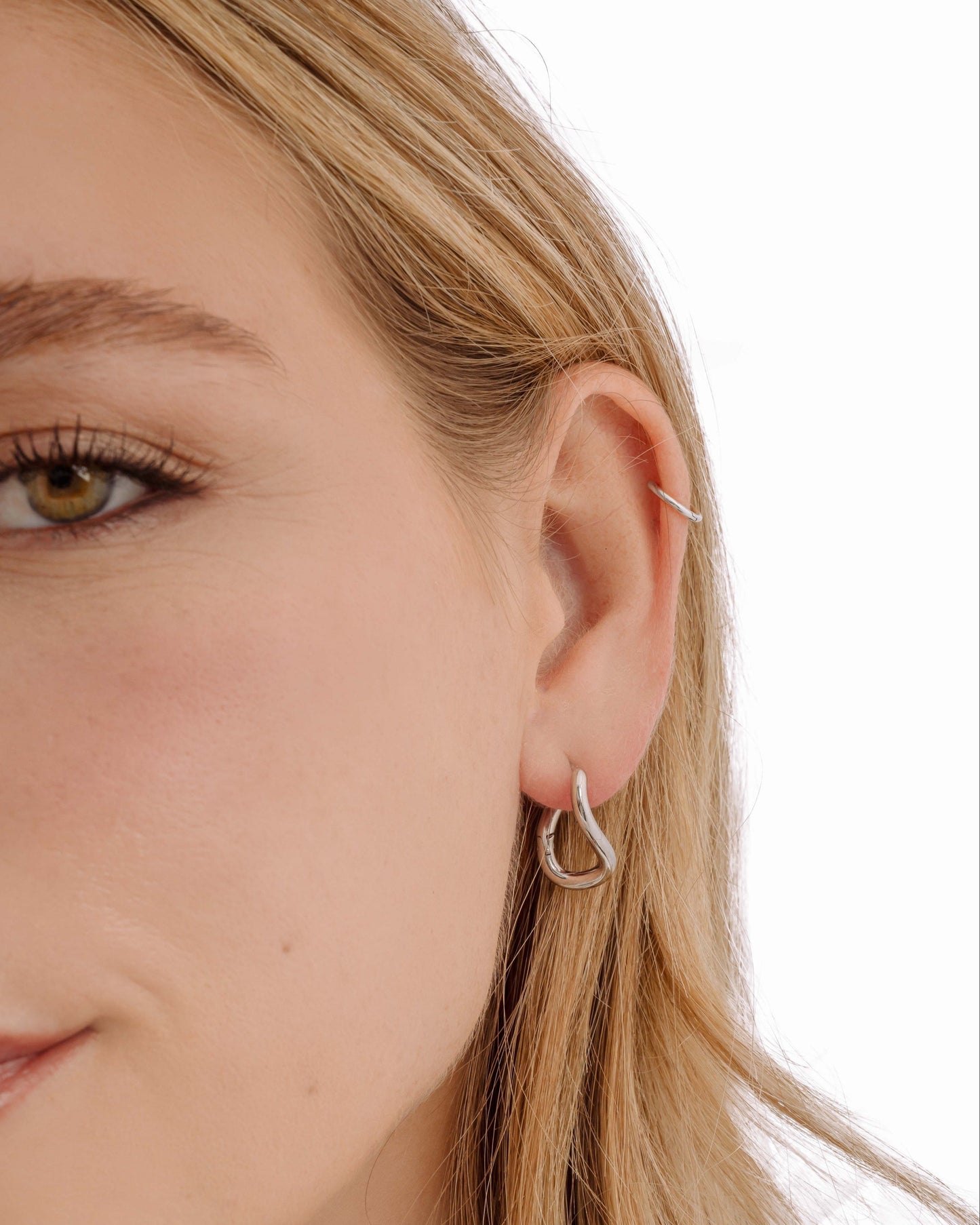 Emerson Twisted Oval Hoops