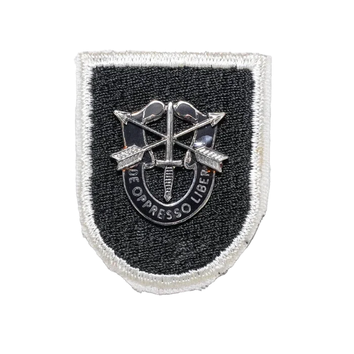 US 5th Special Forces Group Beret Badge and Flash - US Army Surplus - Flags, Badges & Insignia